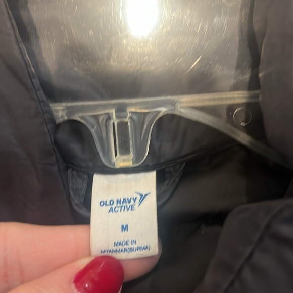 Old navy Active black down puffer coat size medium. - Picture 5 of 9